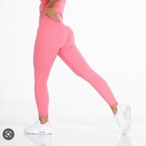 Pink nvgtn signature 2.0 leggings medium